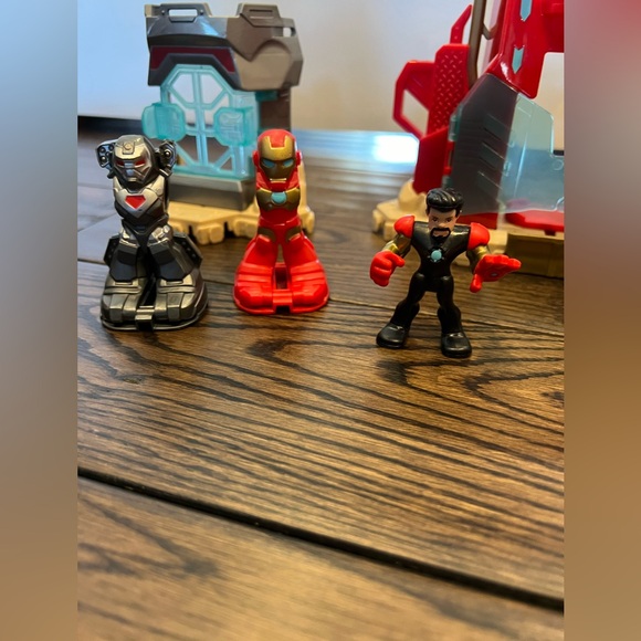 Playskool Heroes Iron Man Armour-Up Fortress - Picture 9 of 16